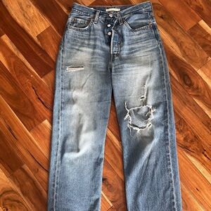 Levi's Distressed Blue Jeans ribcage ankle